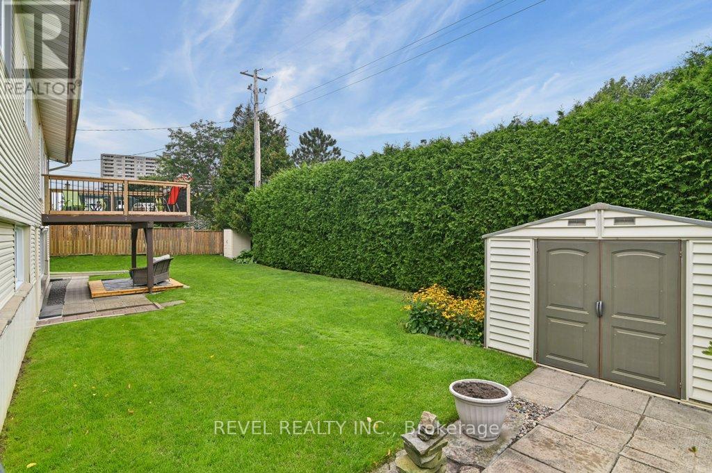 2555 REGINA STREET photo 28