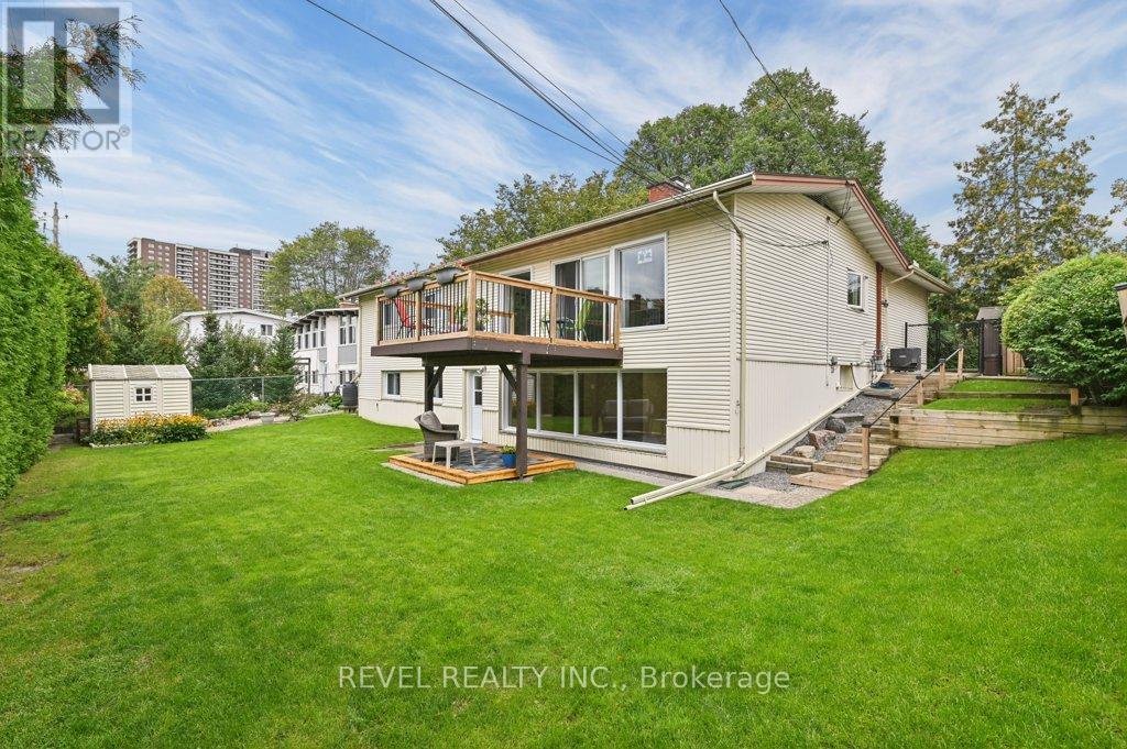 Bungalow ft. finished walk-out lower level
