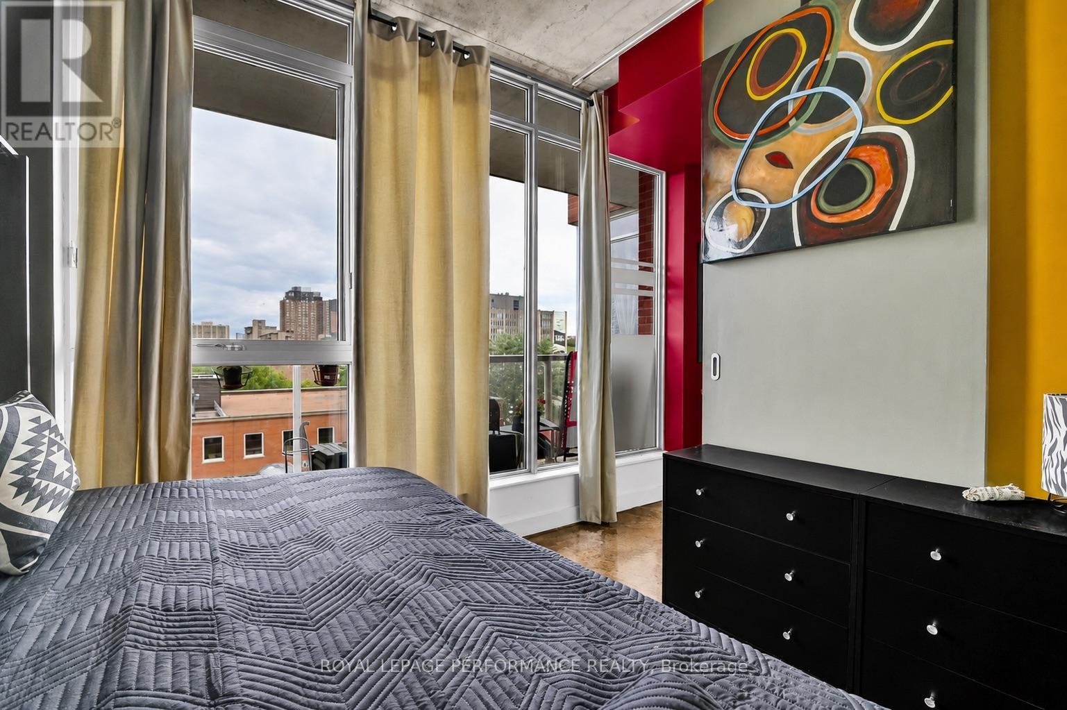 706 - 383 Cumberland Street N