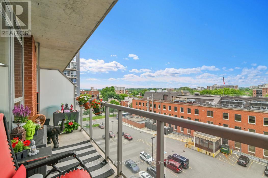 706 - 383 Cumberland Street N