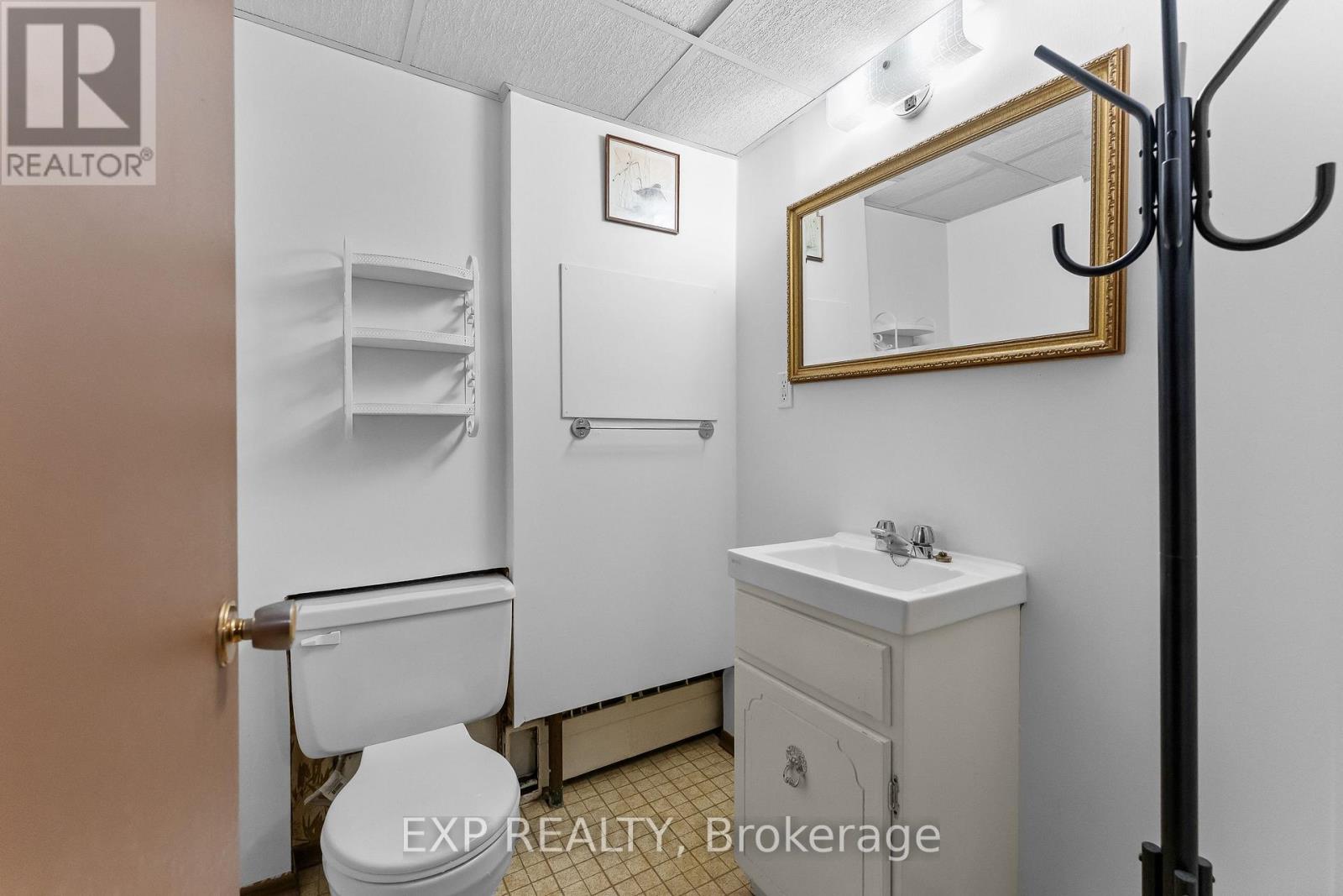 3546 ETON CRESCENT - 36