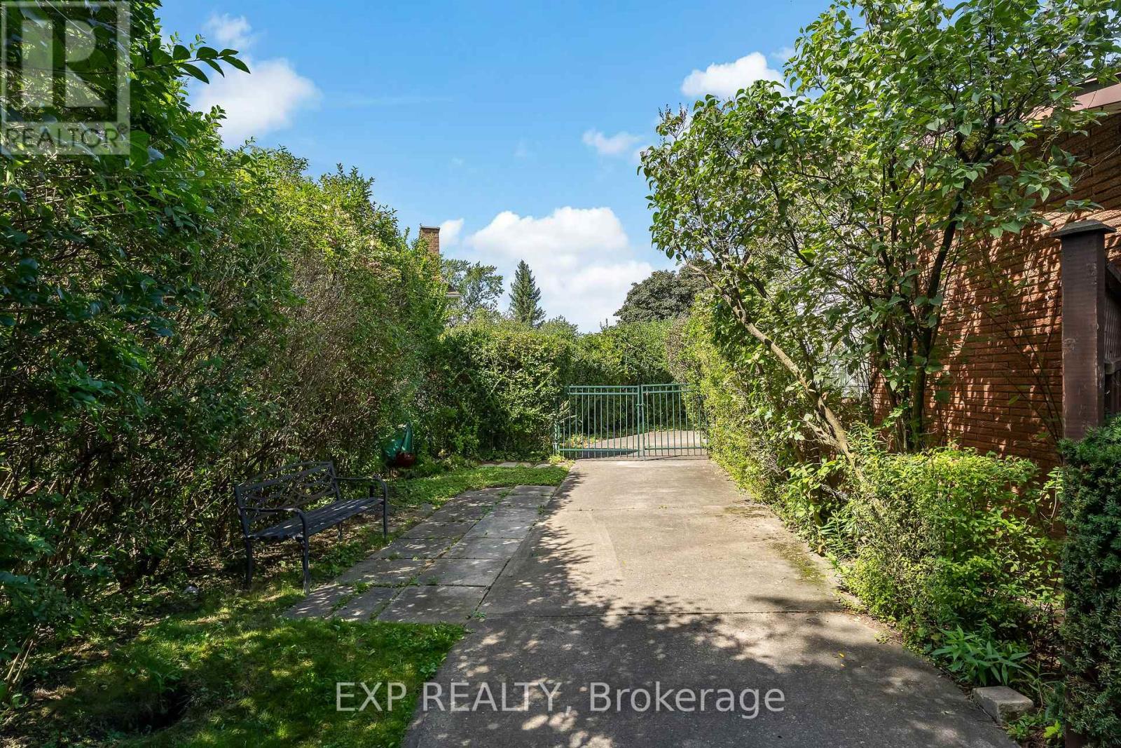 3546 ETON CRESCENT - 43