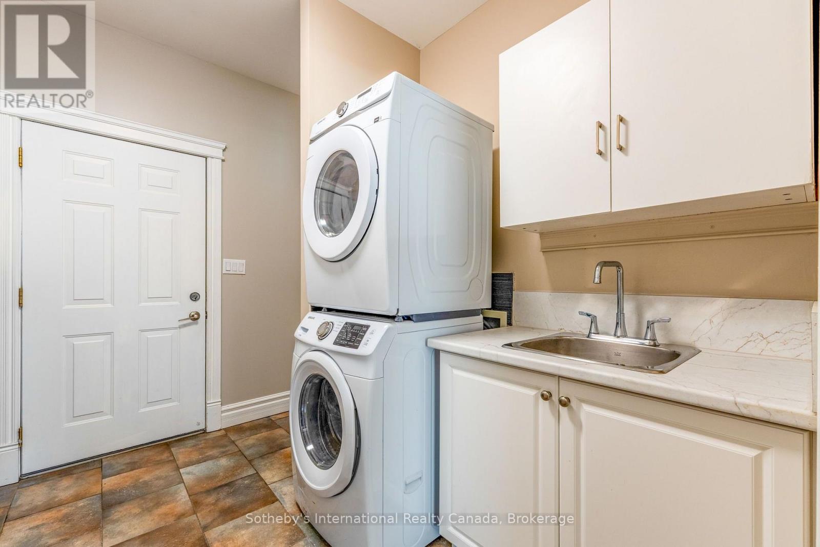 75 EDWARD STREET E - Image 30