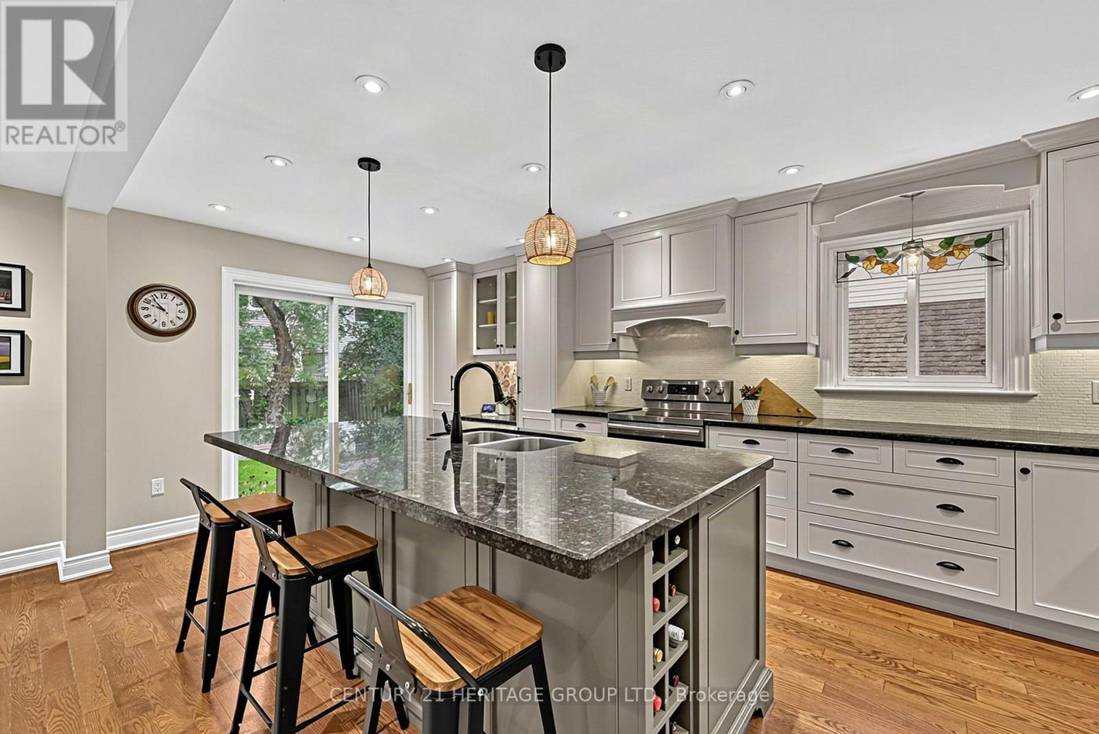 11 BISHOP CRESCENT - 10