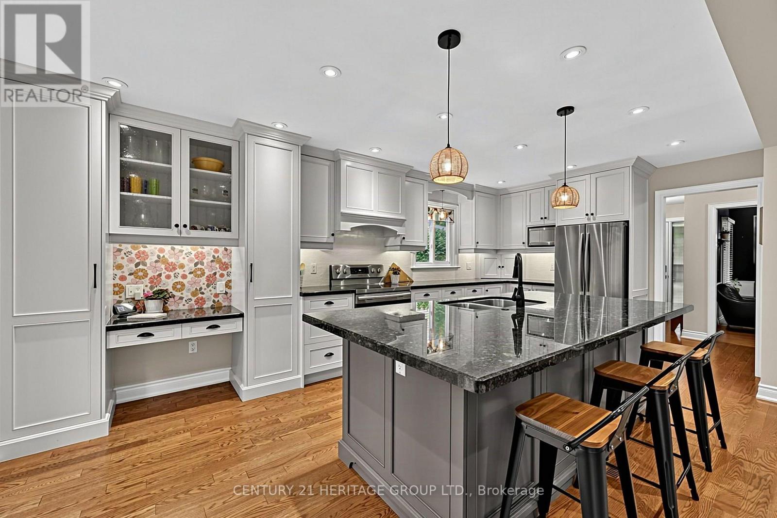 11 BISHOP CRESCENT - 15