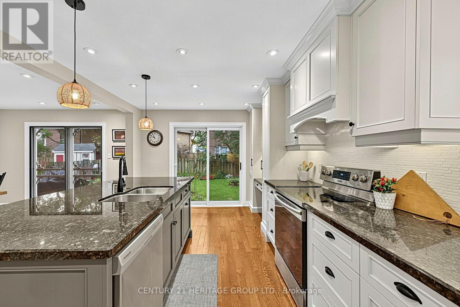 11 BISHOP CRESCENT - 16