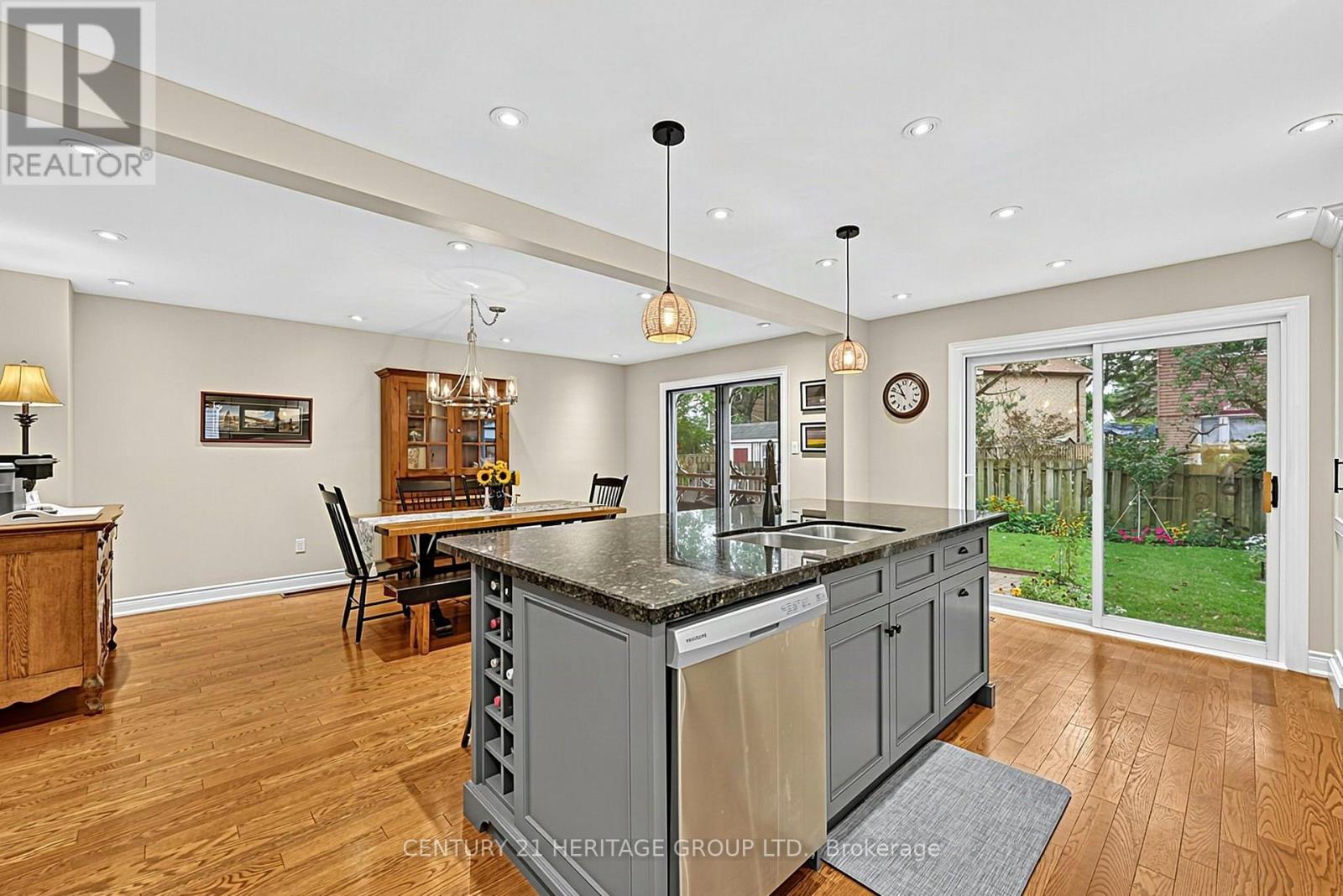11 BISHOP CRESCENT - 17