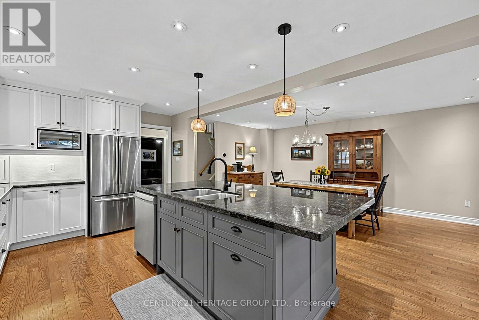 11 BISHOP CRESCENT - 18