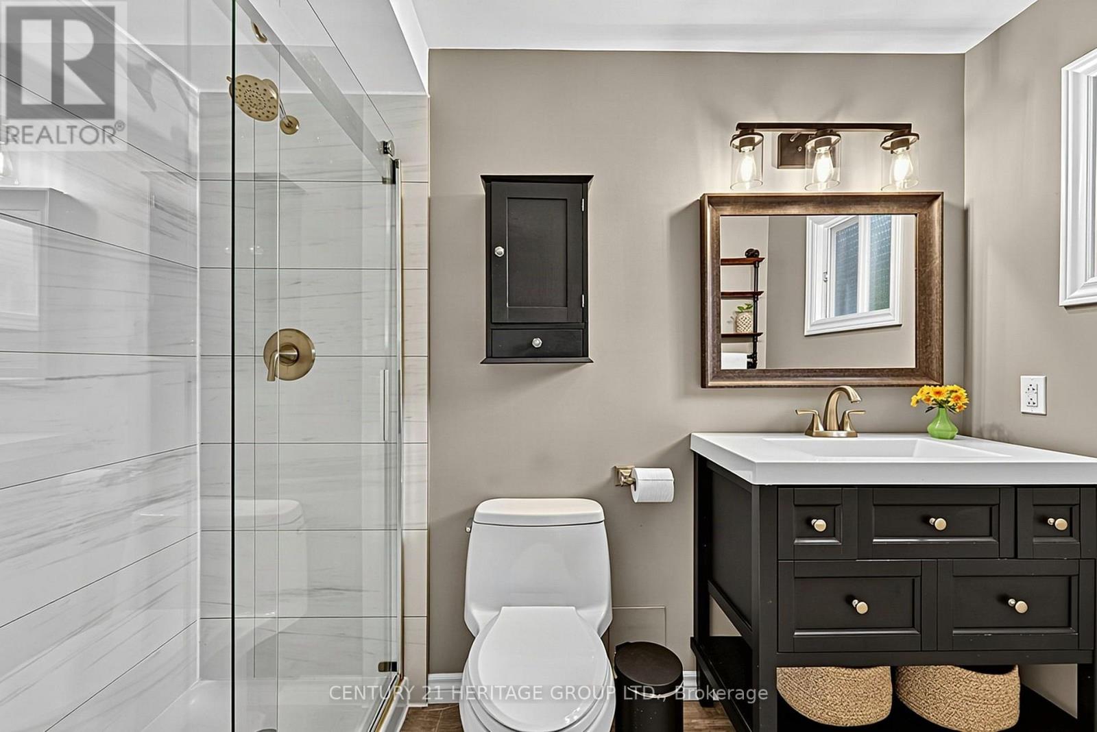 11 BISHOP CRESCENT - Image 27