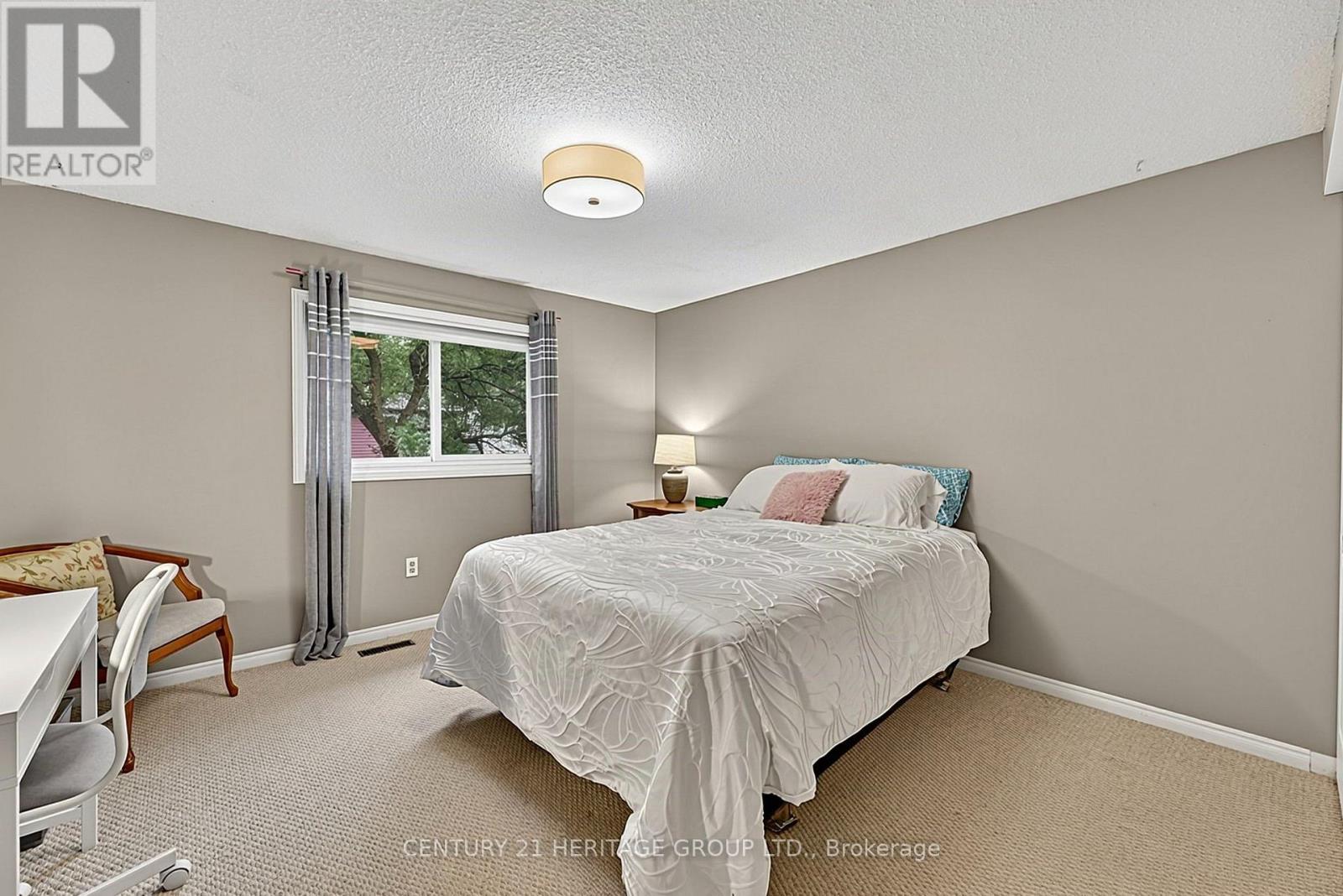11 BISHOP CRESCENT - 29