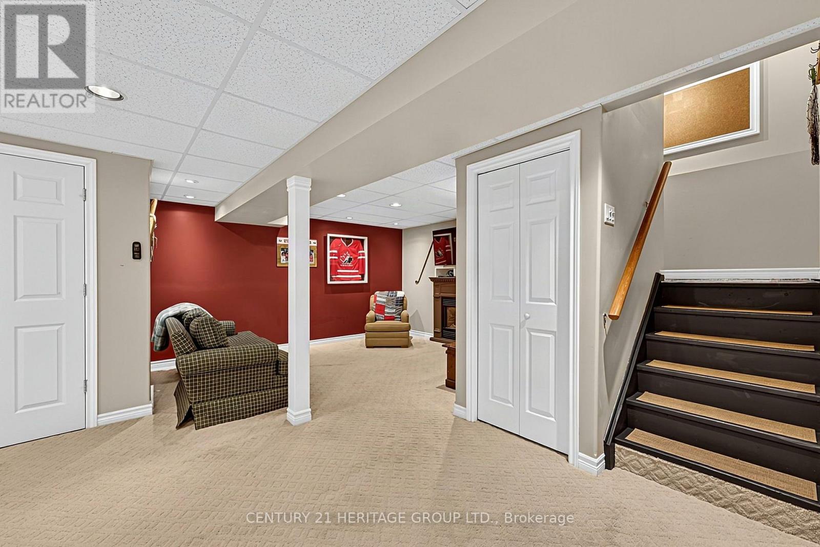 11 BISHOP CRESCENT - 31