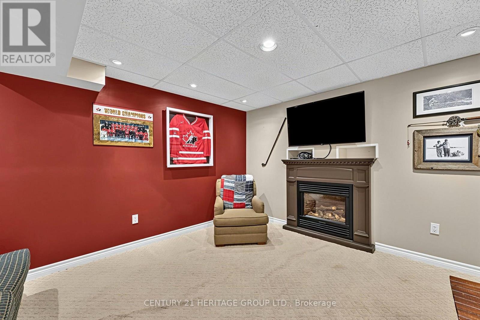 11 BISHOP CRESCENT - Image 32