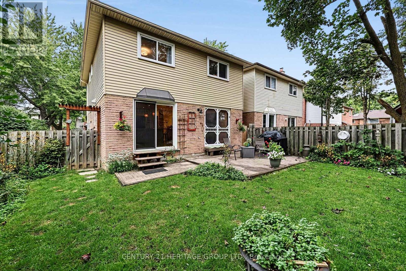 11 BISHOP CRESCENT - 36