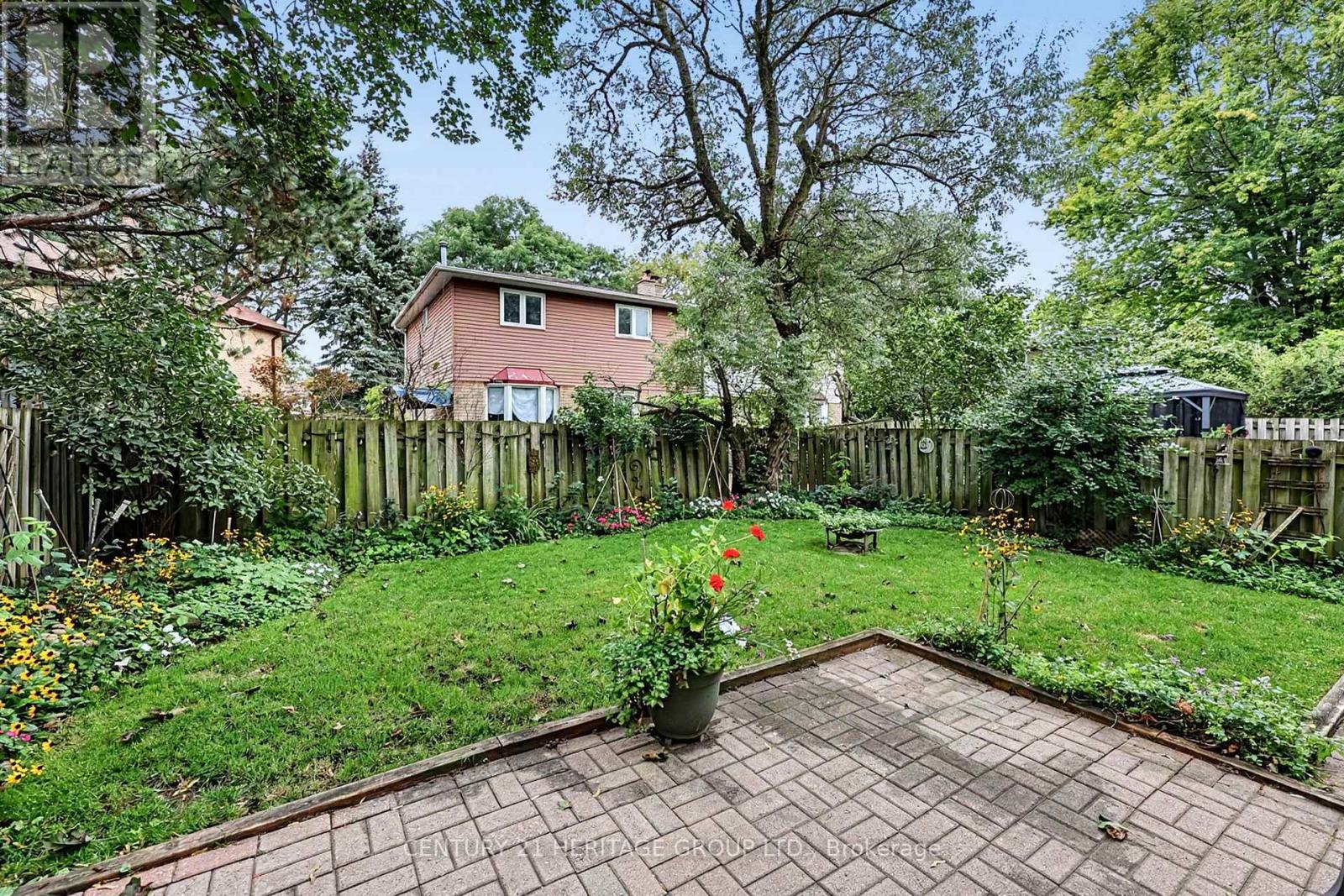 11 BISHOP CRESCENT - 39