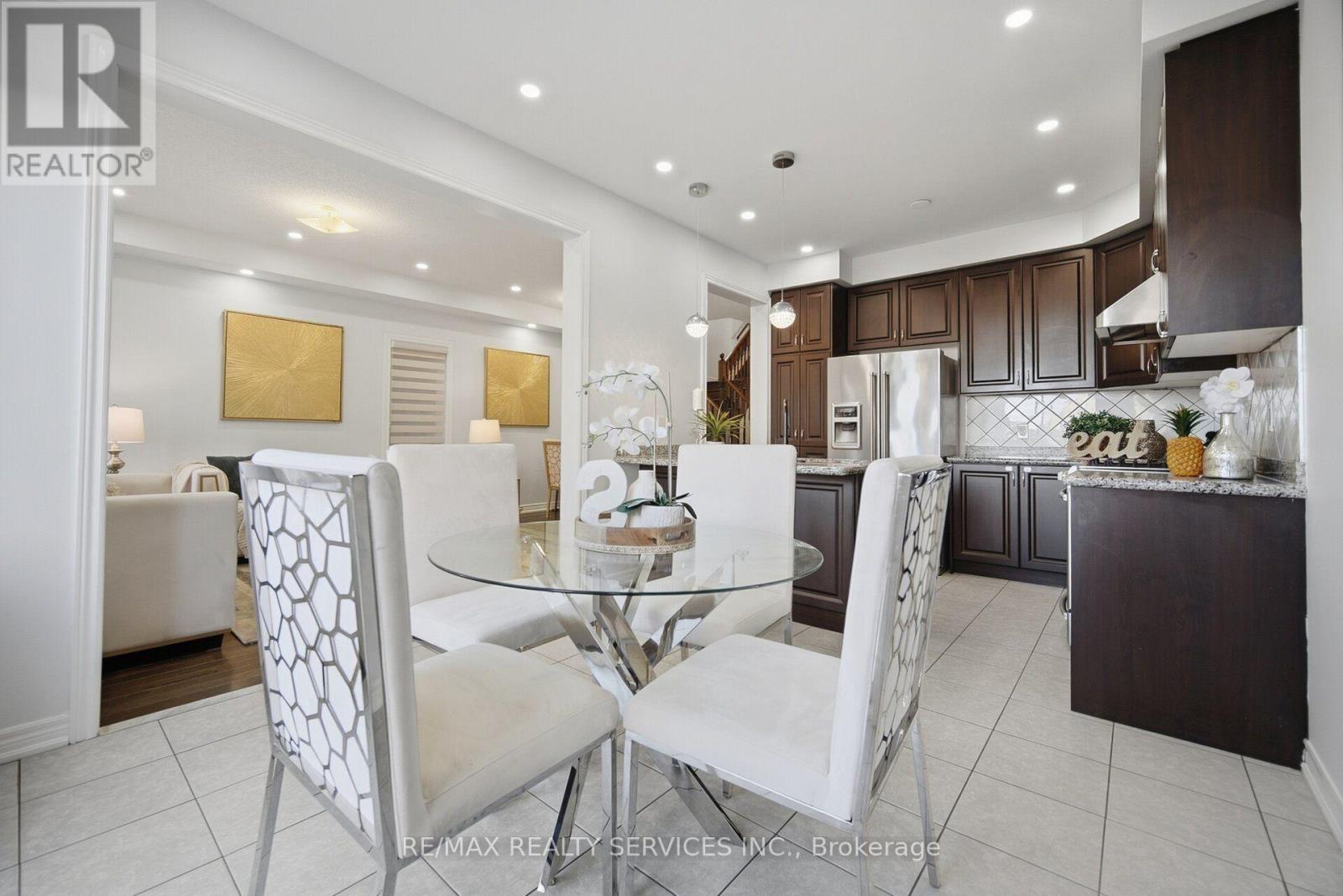 279 REMEMBRANCE ROAD - 12