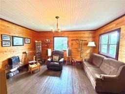 Laundry room - 18 Railway Avenue, Libau, MB R0E1C0 Photo 8