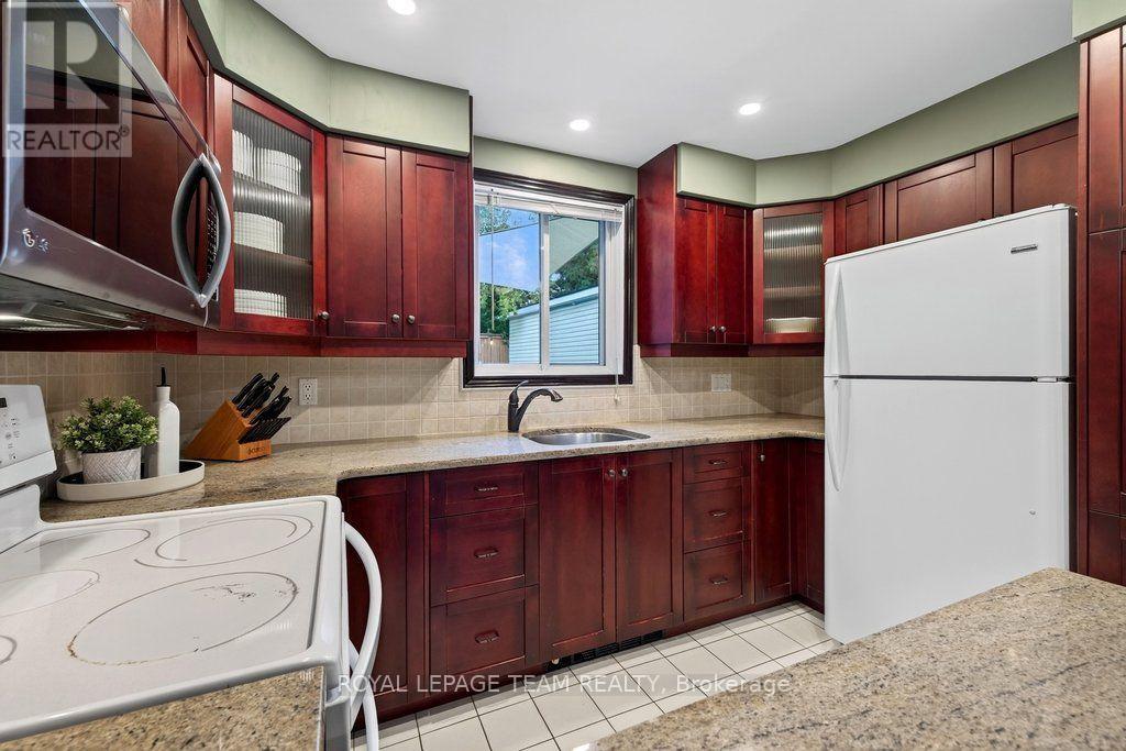 249 HINCHEY AVENUE - 16