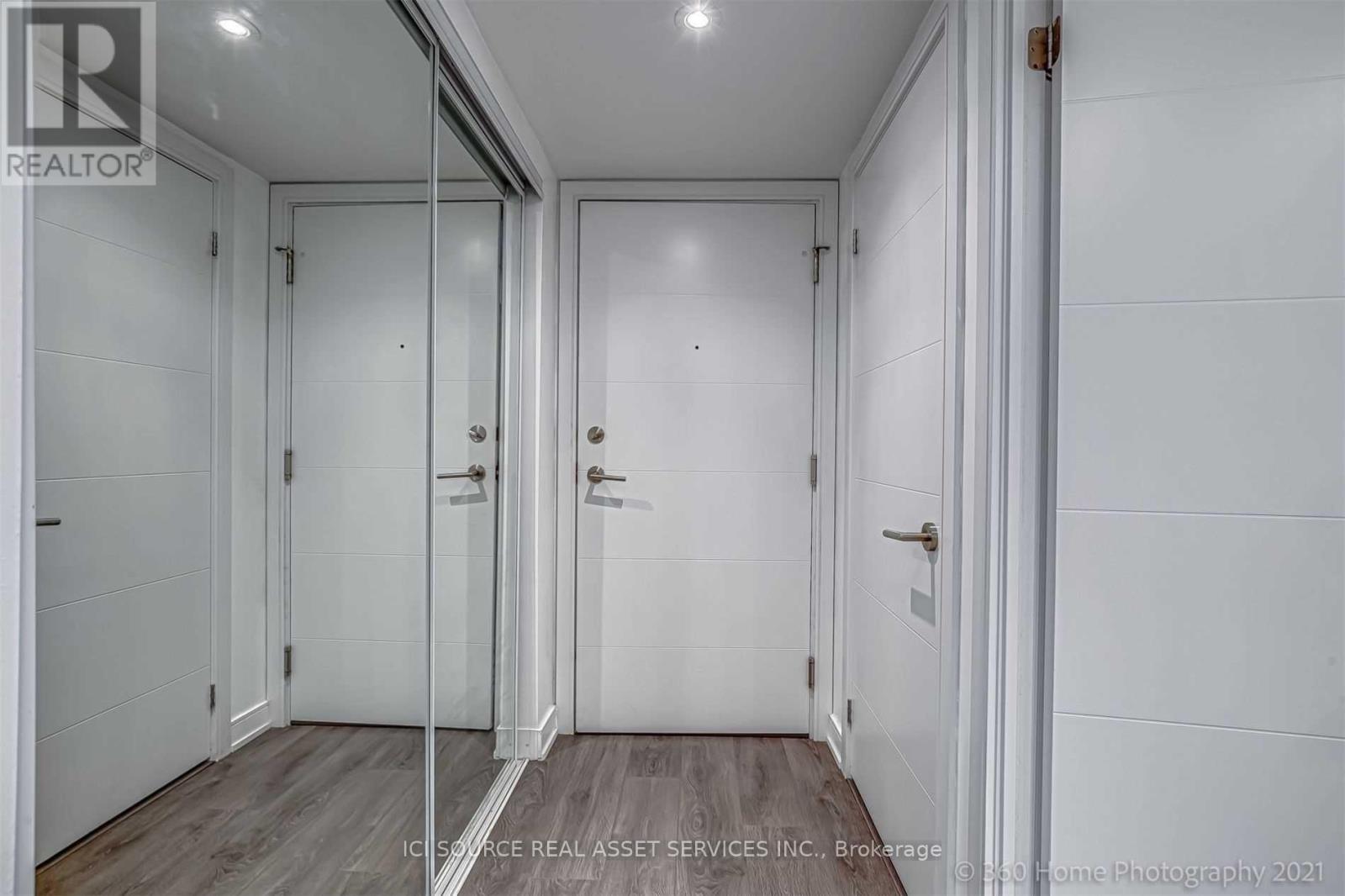 Photo of 1020 - 525 ADELAIDE STREET W