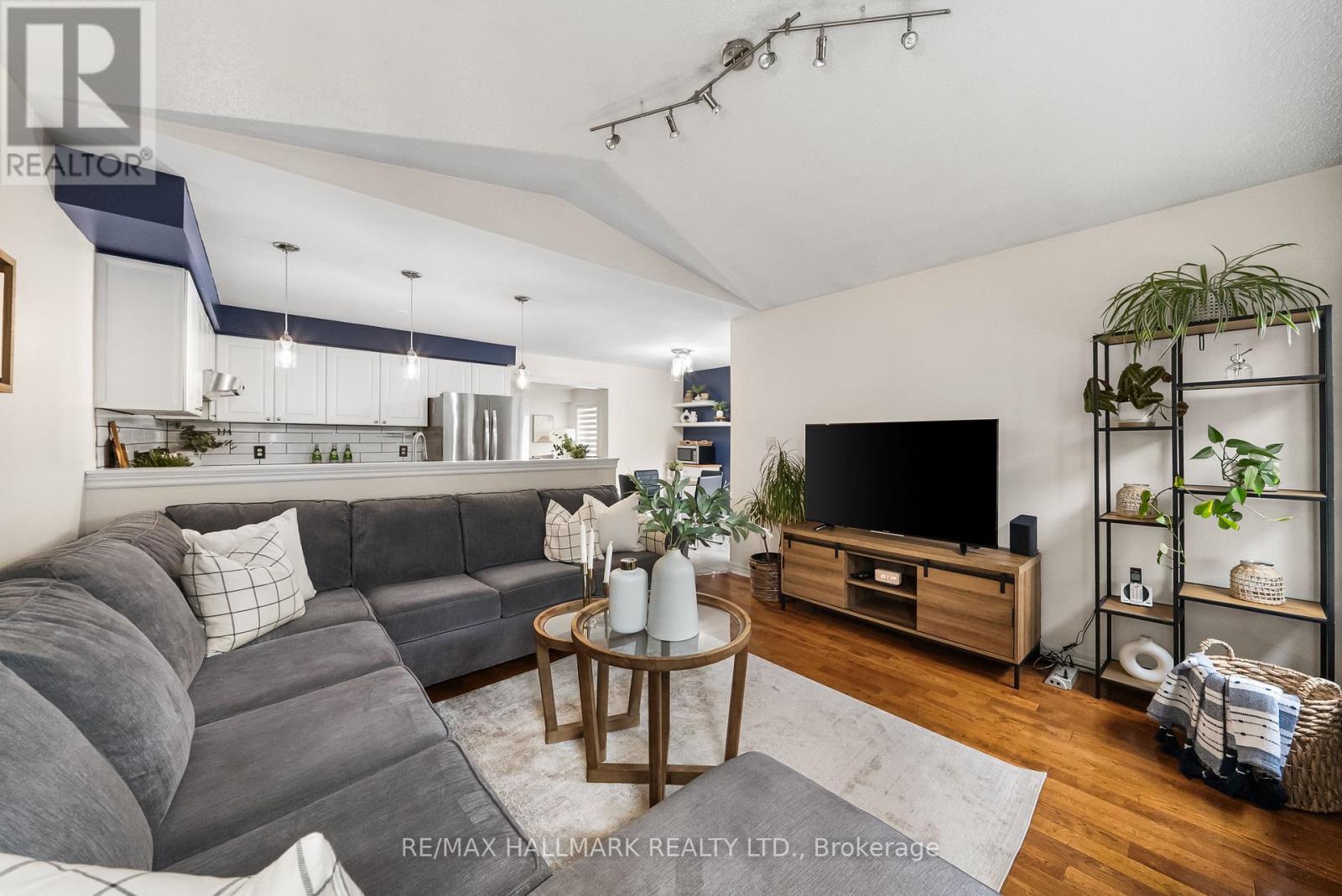 72 Melody Drive, Whitby, ON photo 3