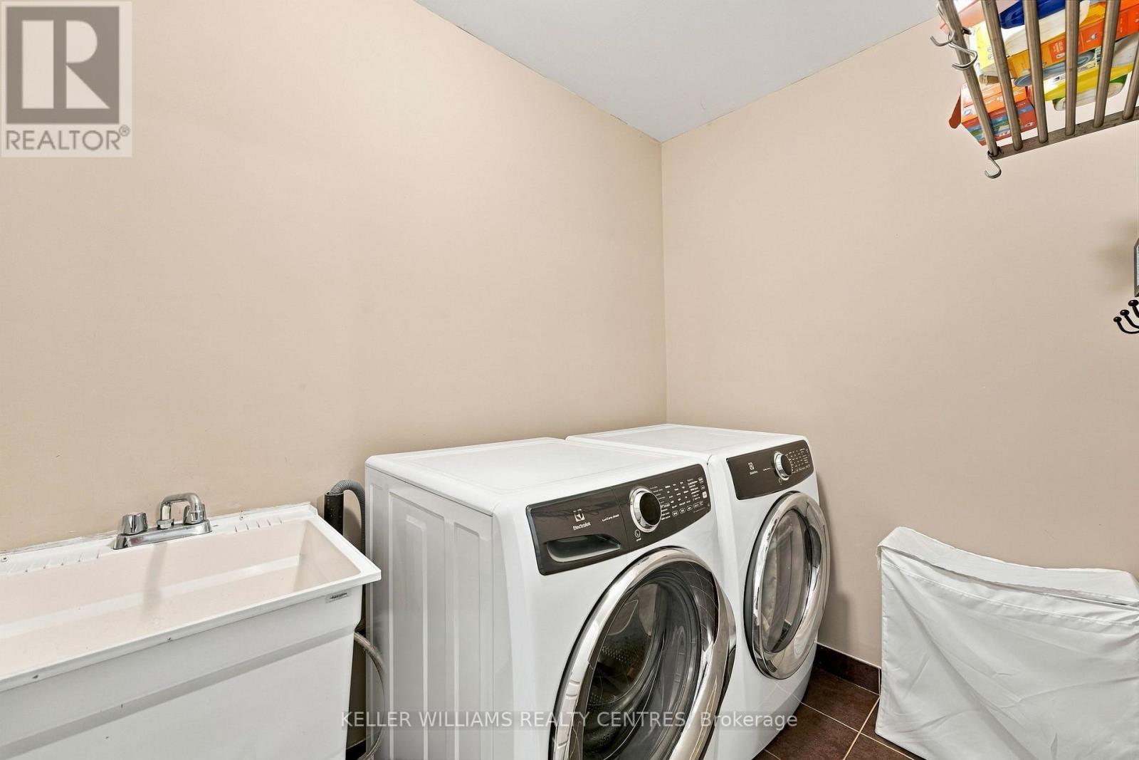 8 ROGERS TRAIL - Image 32
