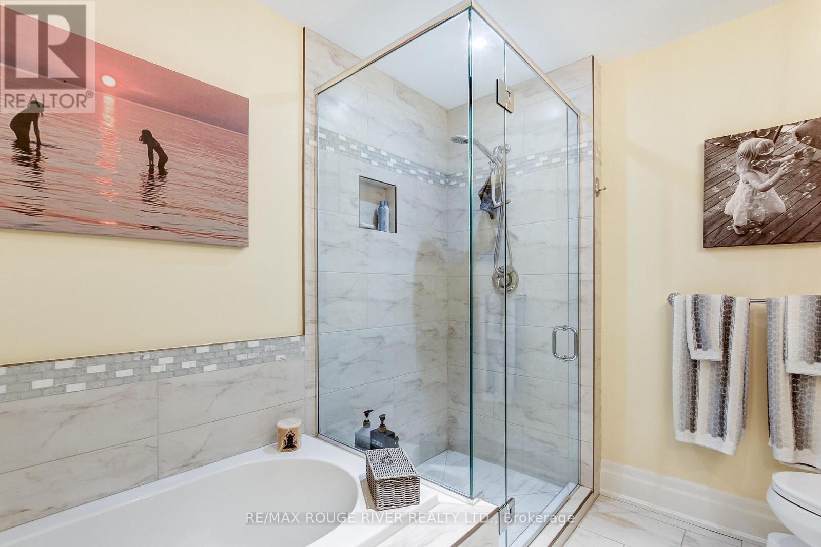 #17 17 ST. ANDREWS LANE S - 33