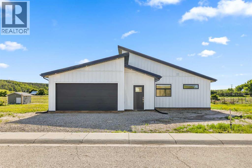 8 Diamond Valley Close, Carbon, Alberta, T0M0L0