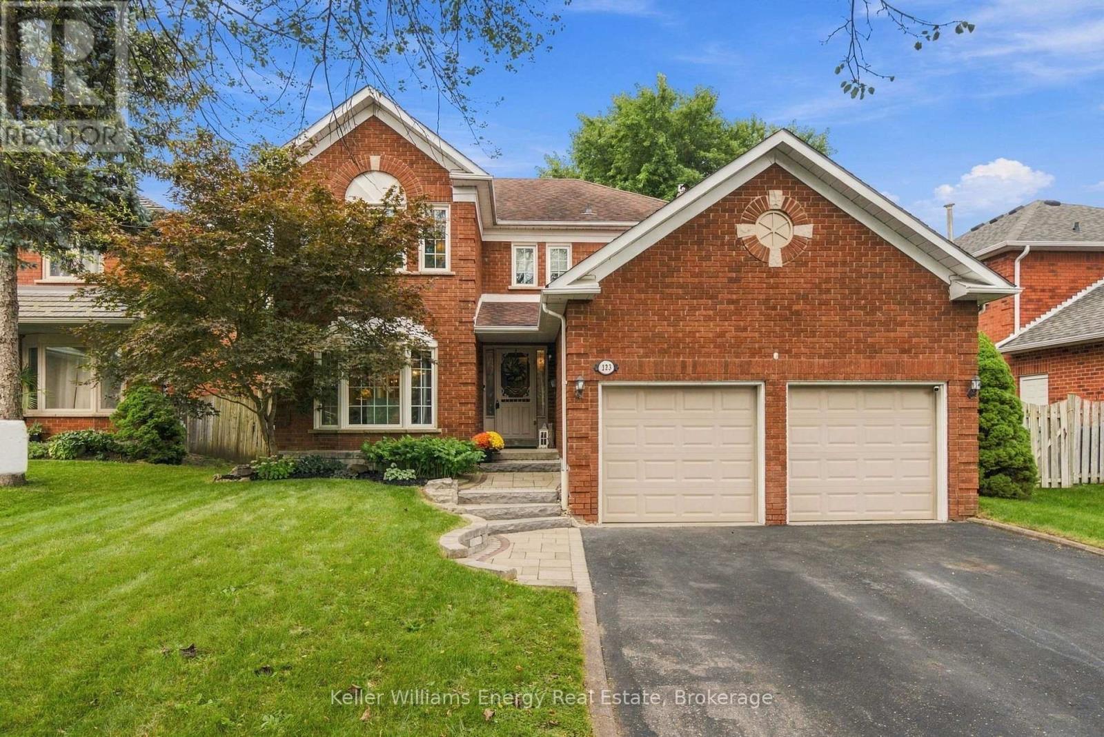123 Erickson Drive, Whitby, ON