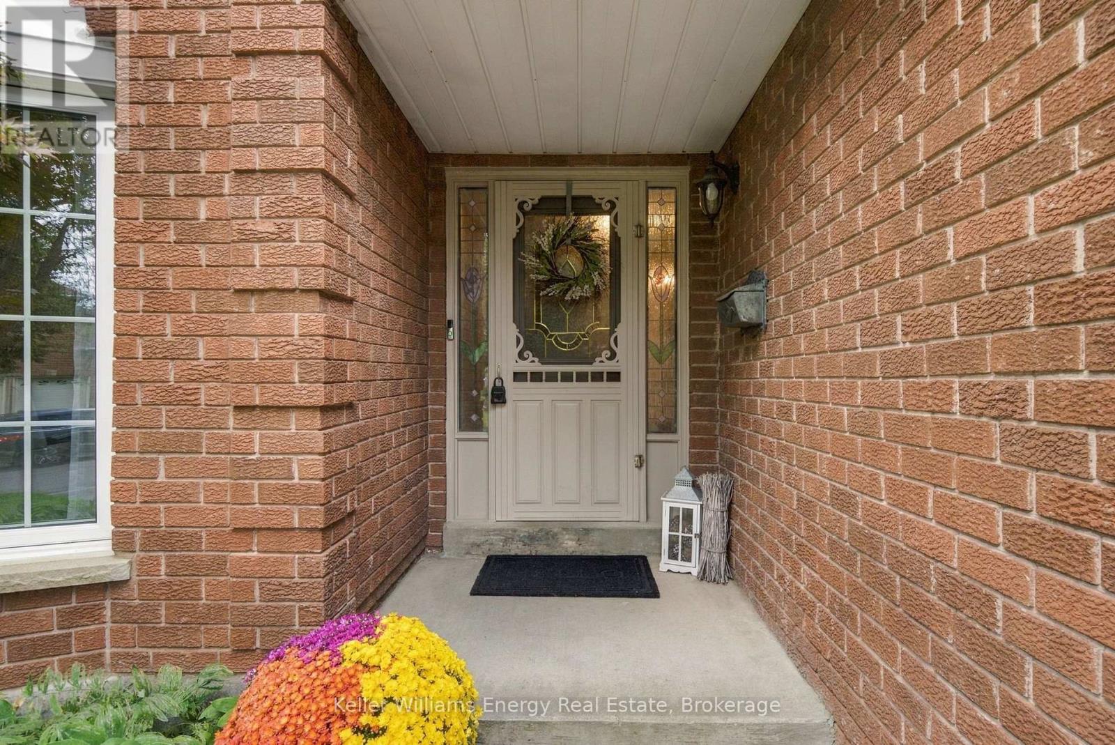 123 Erickson Drive, Whitby, ON photo 3