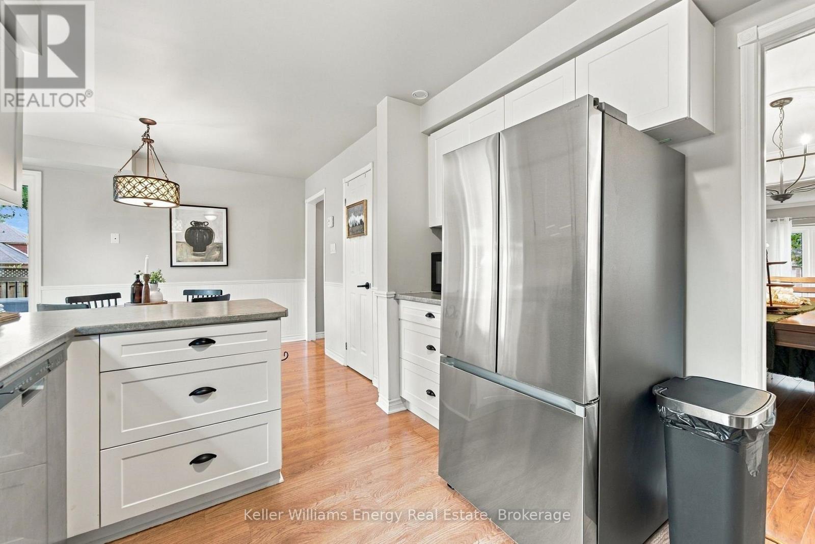 123 Erickson Drive, Whitby, ON photo 7