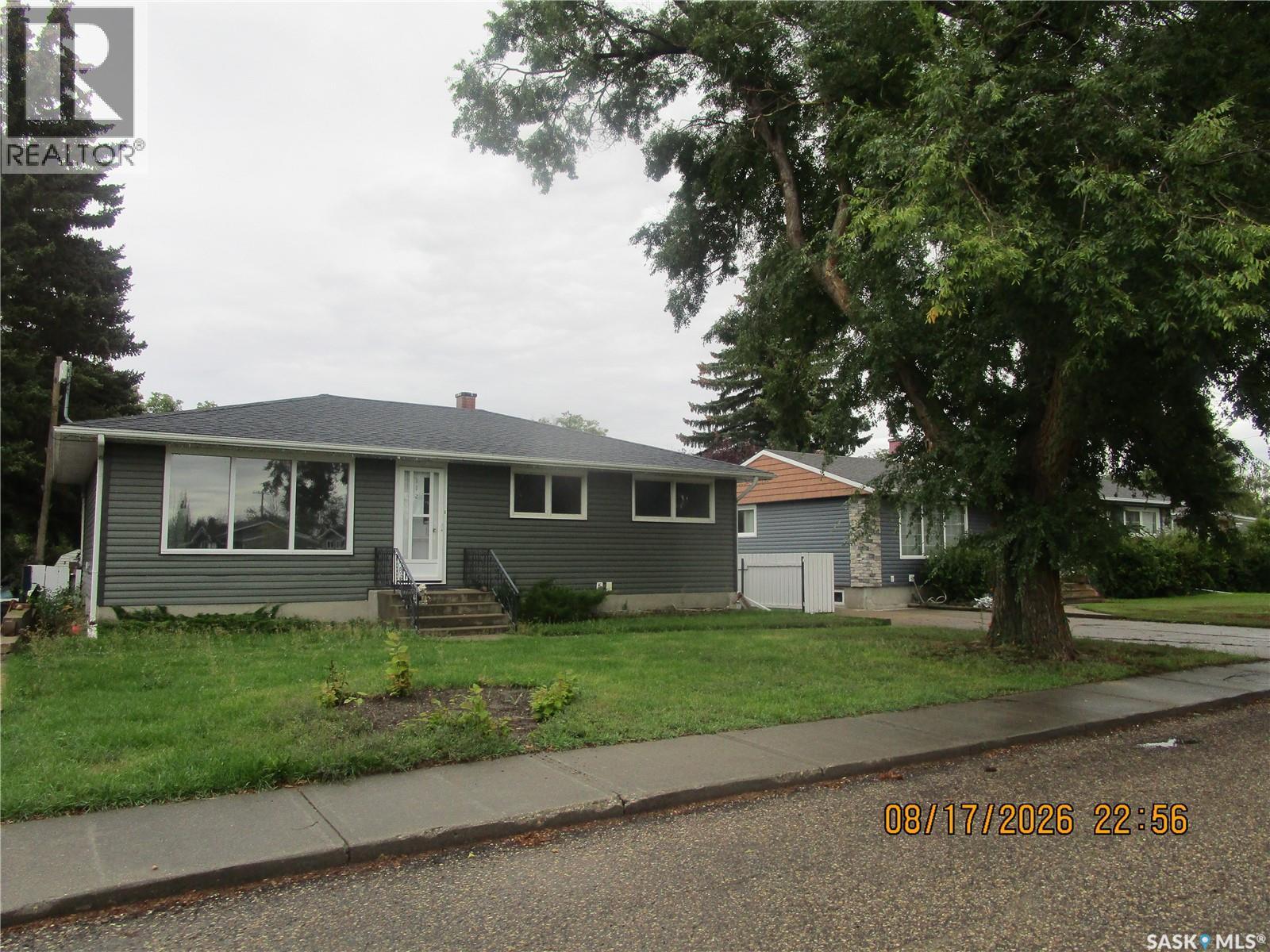 112 WOOD CRESCENT, Assiniboia — photo 2