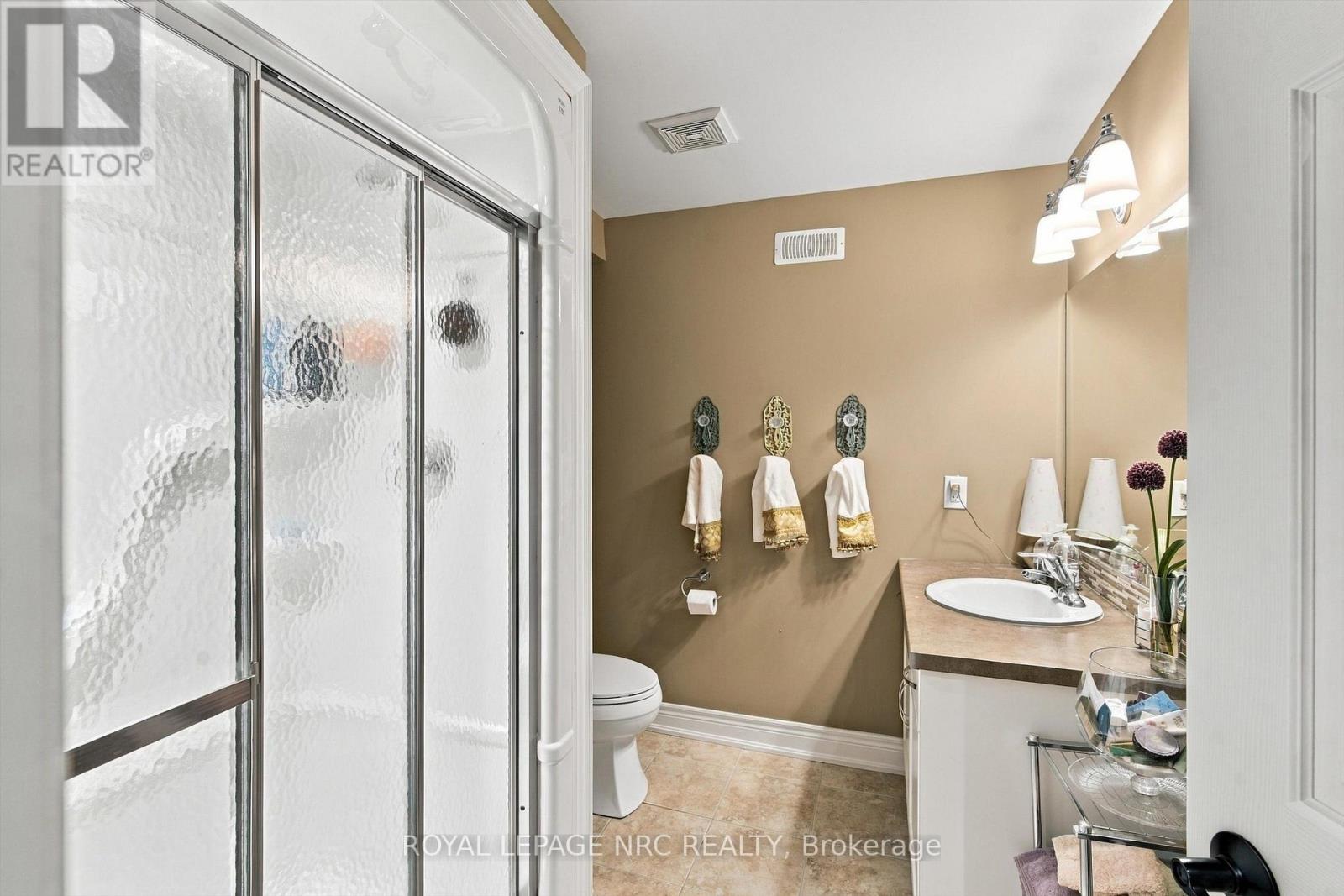 #8 3232 MONTROSE ROAD - 31