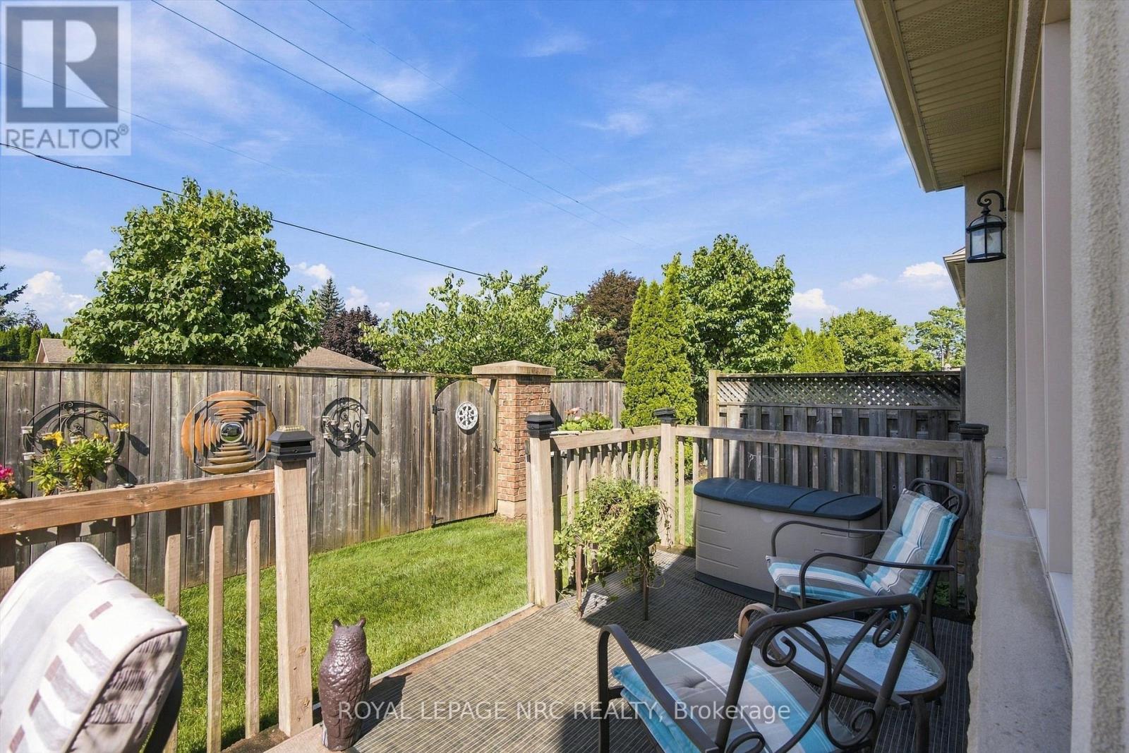 #8 3232 MONTROSE ROAD - 33