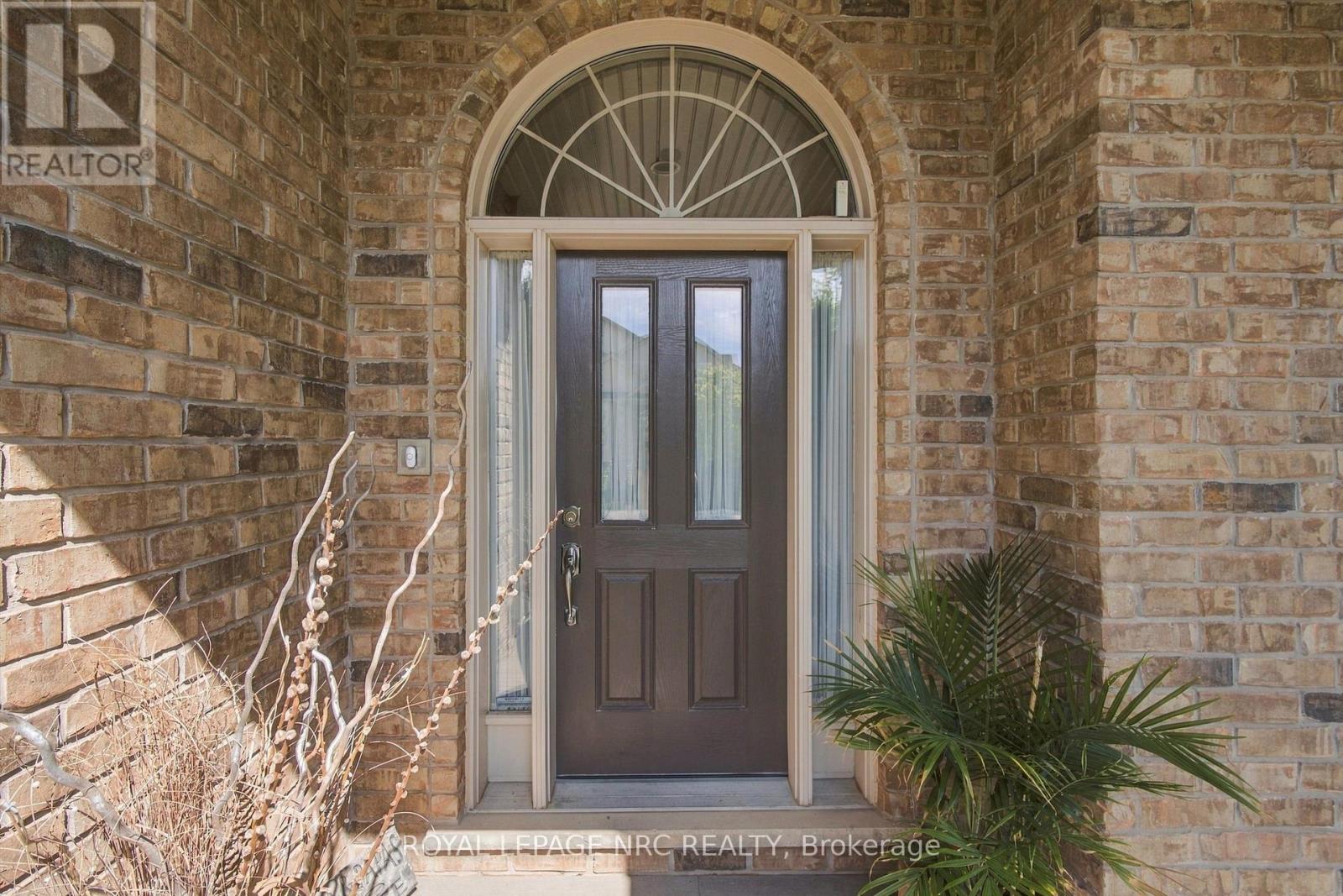 #8 3232 MONTROSE ROAD - 39