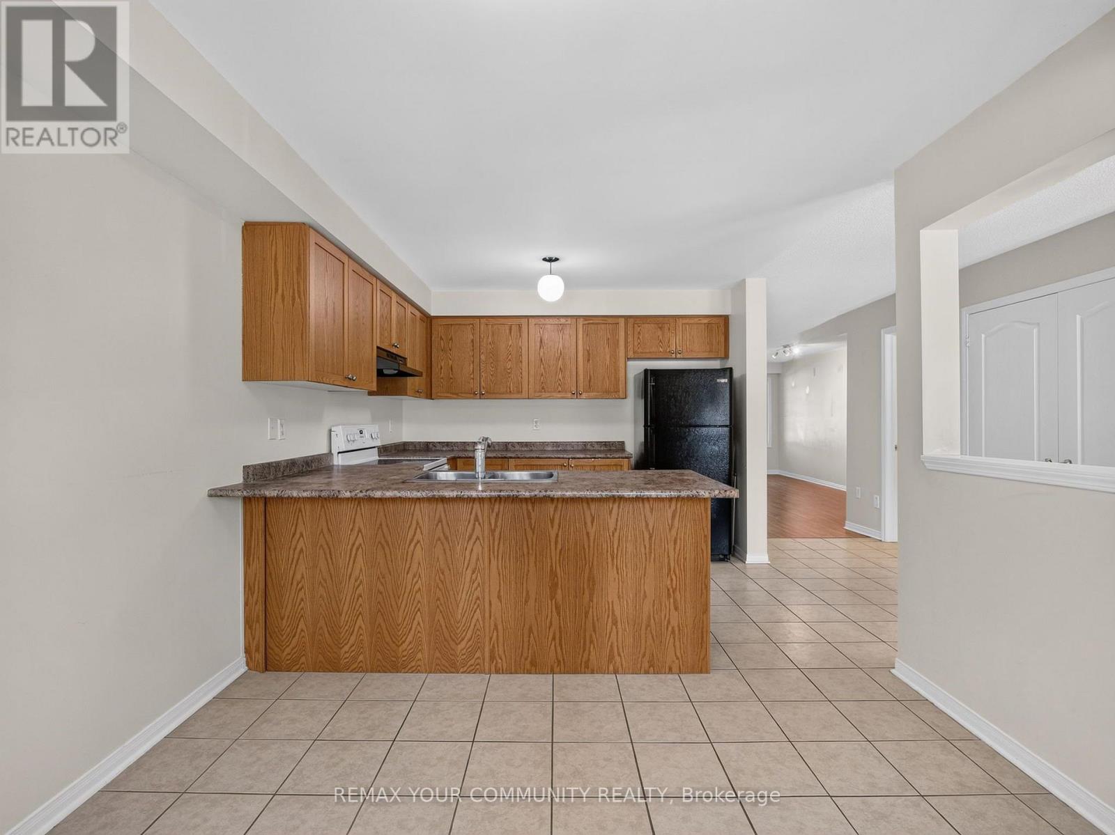 265 Sprucewood Crescent, Clarington, ON photo 10