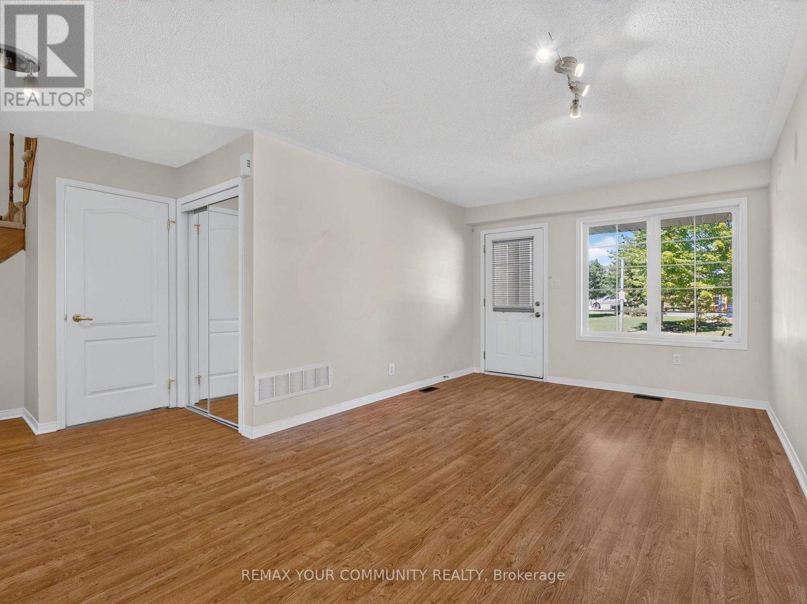 265 Sprucewood Crescent, Clarington, ON photo 15