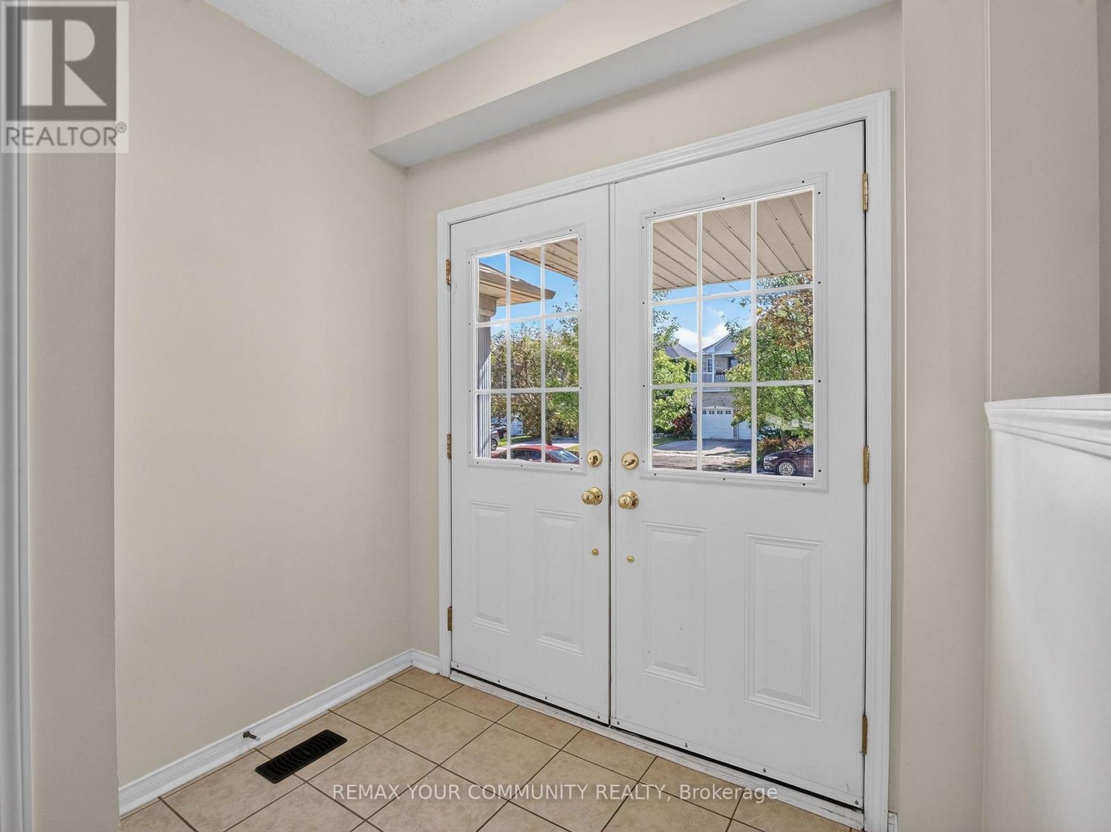 265 Sprucewood Crescent, Clarington, ON photo 5