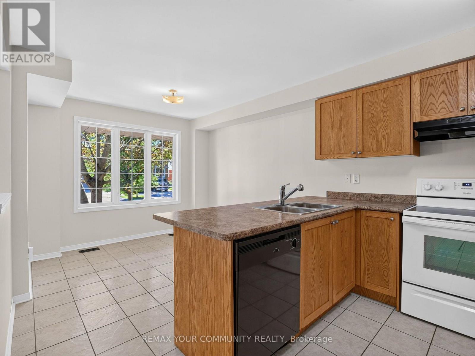265 Sprucewood Crescent, Clarington, ON photo 9