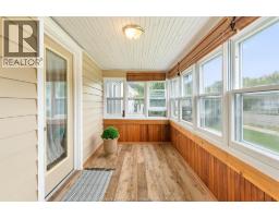 Sunroom - 147 County Road 27, Cottam, ON N0R1B0 Photo 9