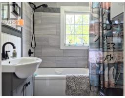 16 Copp Avenue, Amherst, NS B4H2T4 Photo 9