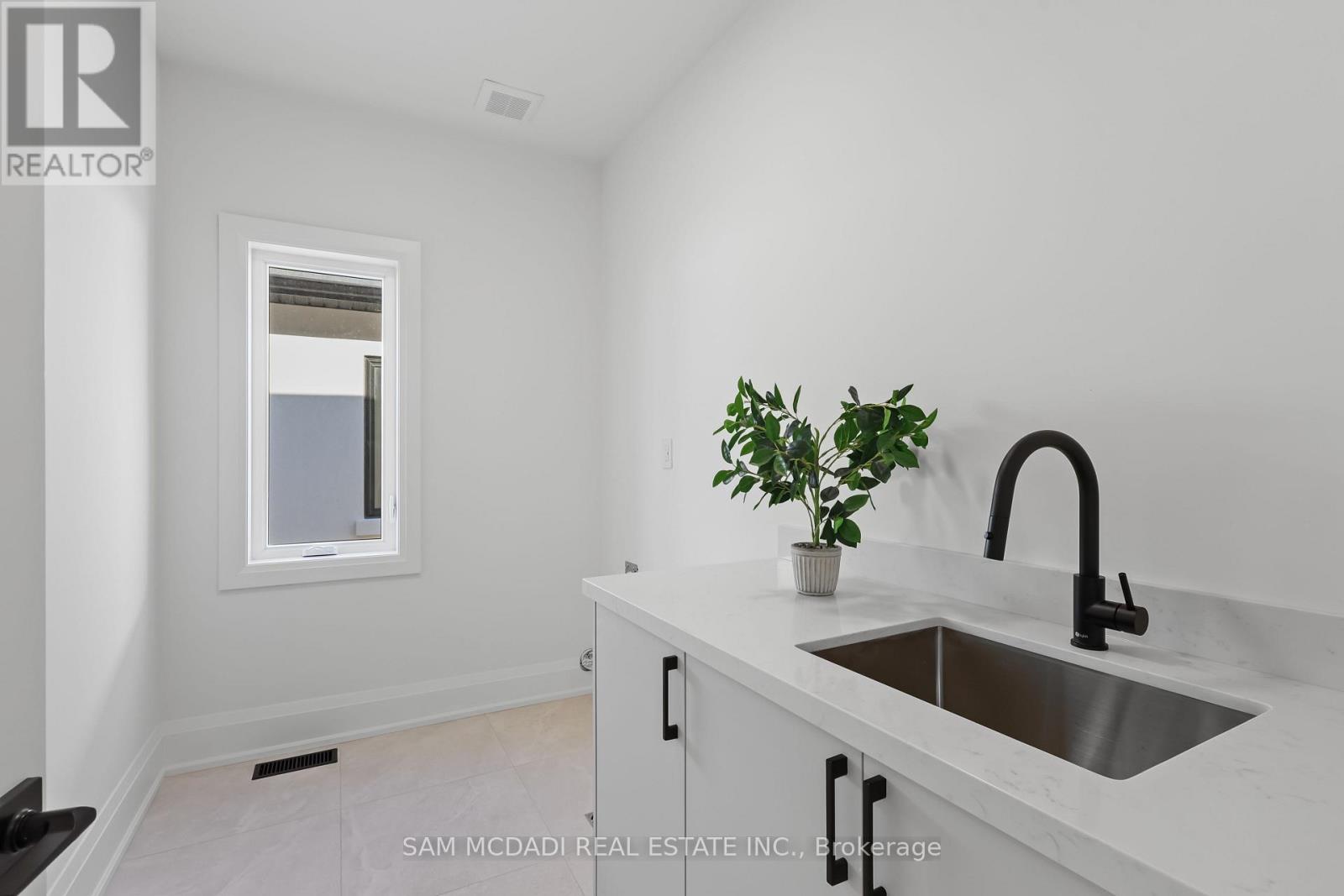 2354 EIGHTH LINE - Image 31