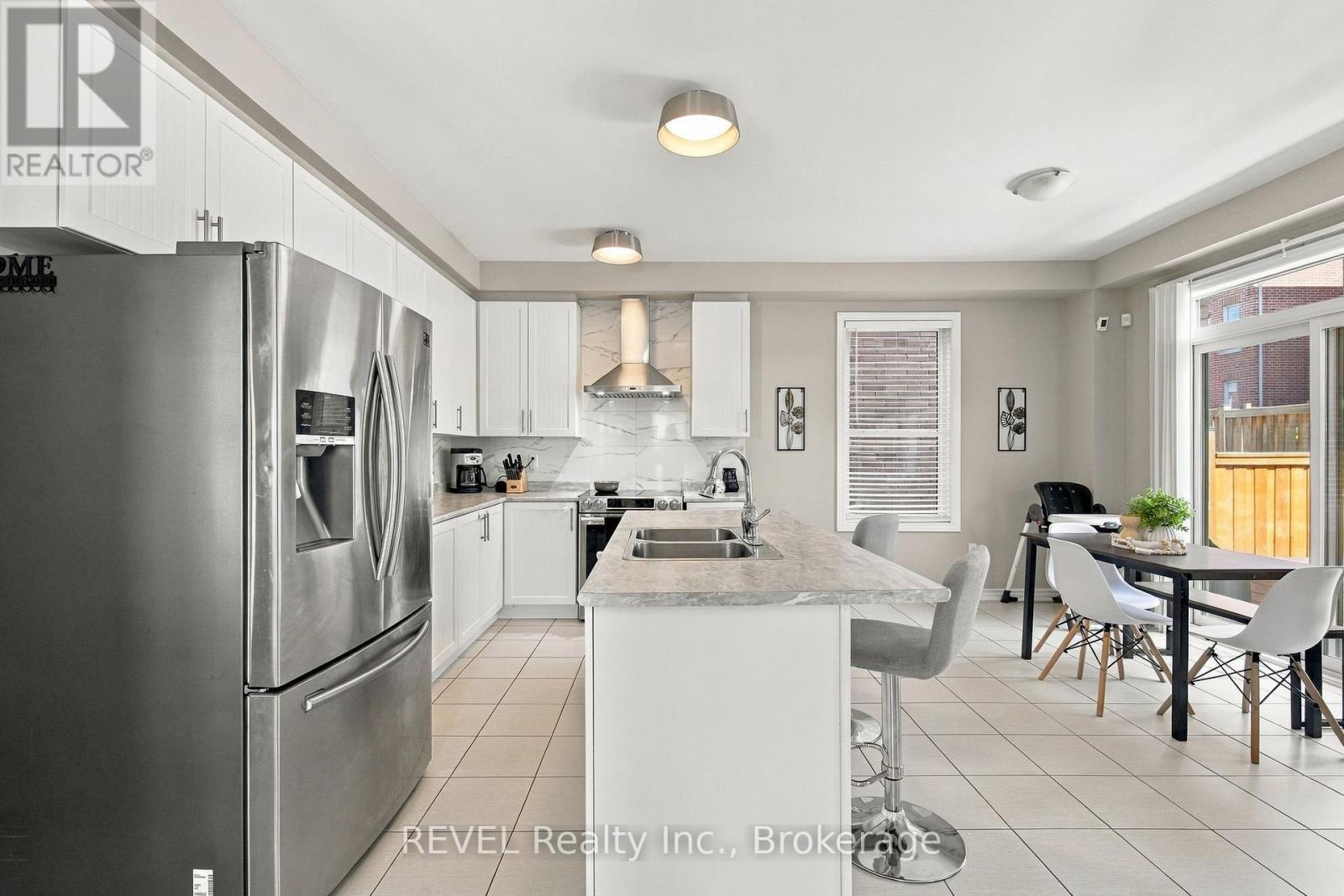 1901 Don White Court, Oshawa, ON photo 10