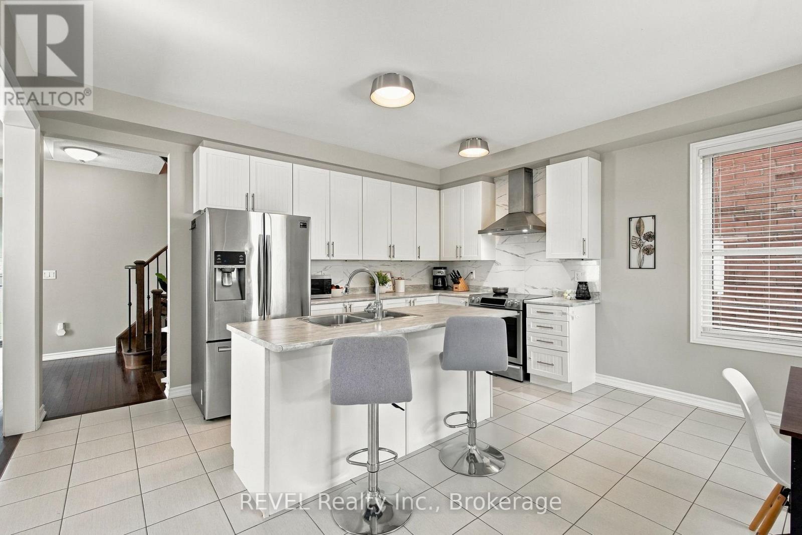 1901 Don White Court, Oshawa, ON photo 11