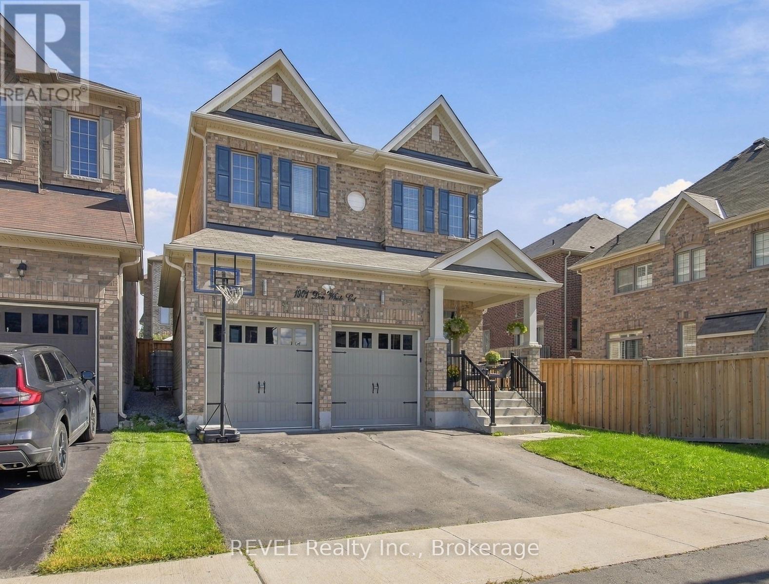 1901 Don White Court, Oshawa, ON photo 2