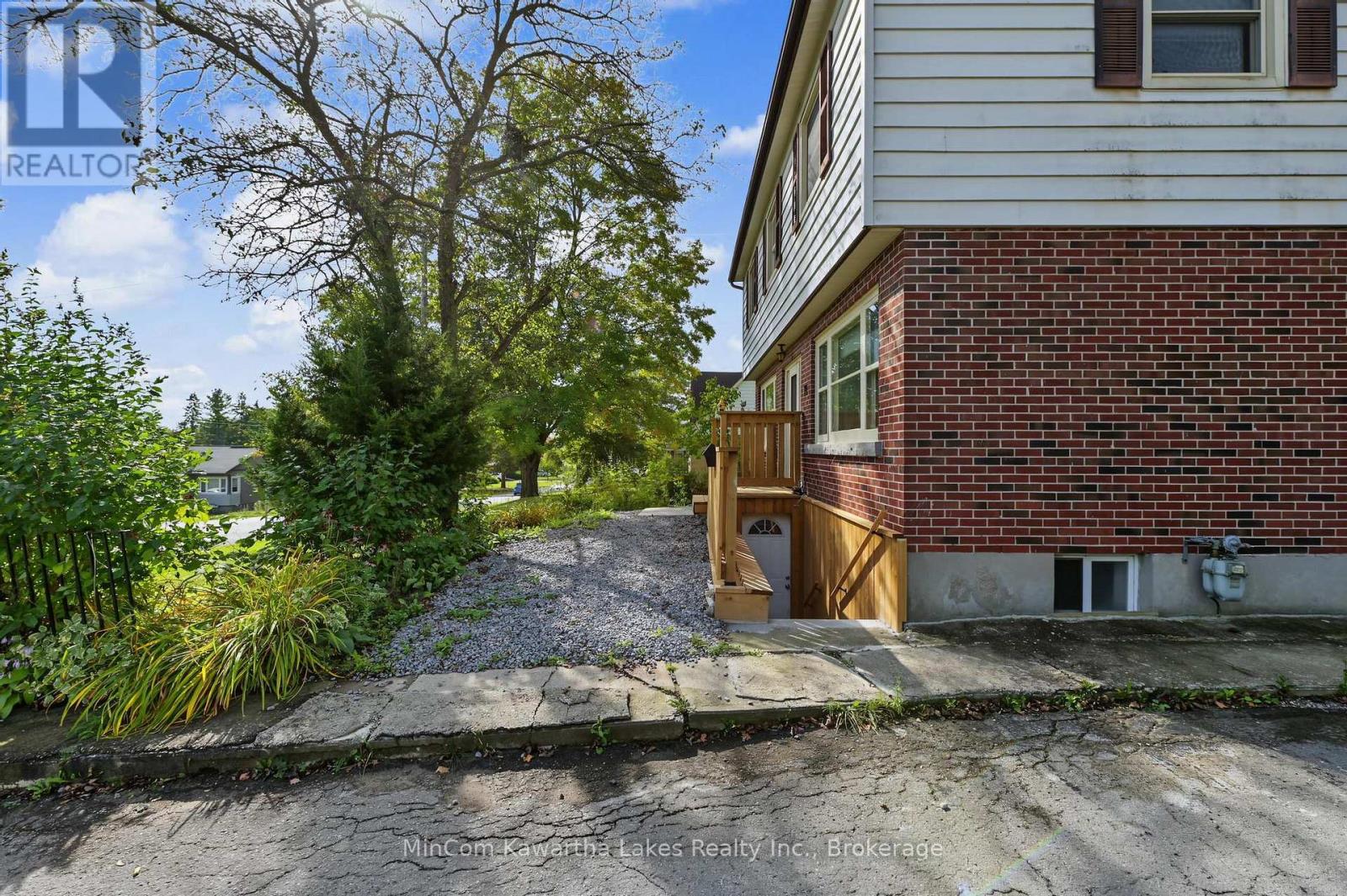71 GREENHILL DRIVE - 3