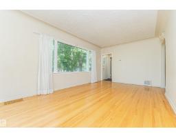 8743 Strathearn Dr Nw, Edmonton, AB T6C4C8 Photo 8