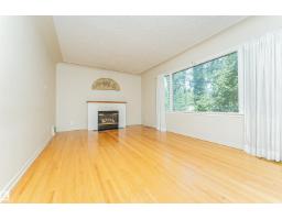8743 Strathearn Dr Nw, Edmonton, AB T6C4C8 Photo 9