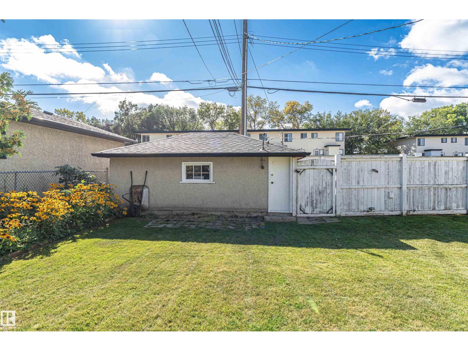 8743 STRATHEARN DR NW - 31