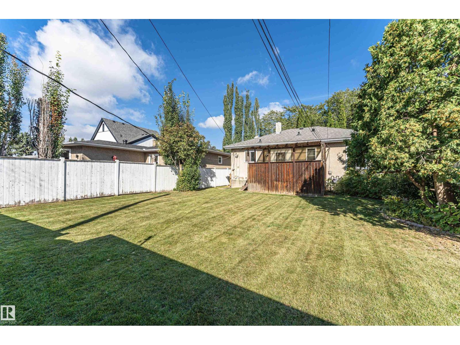 8743 STRATHEARN DR NW - 30