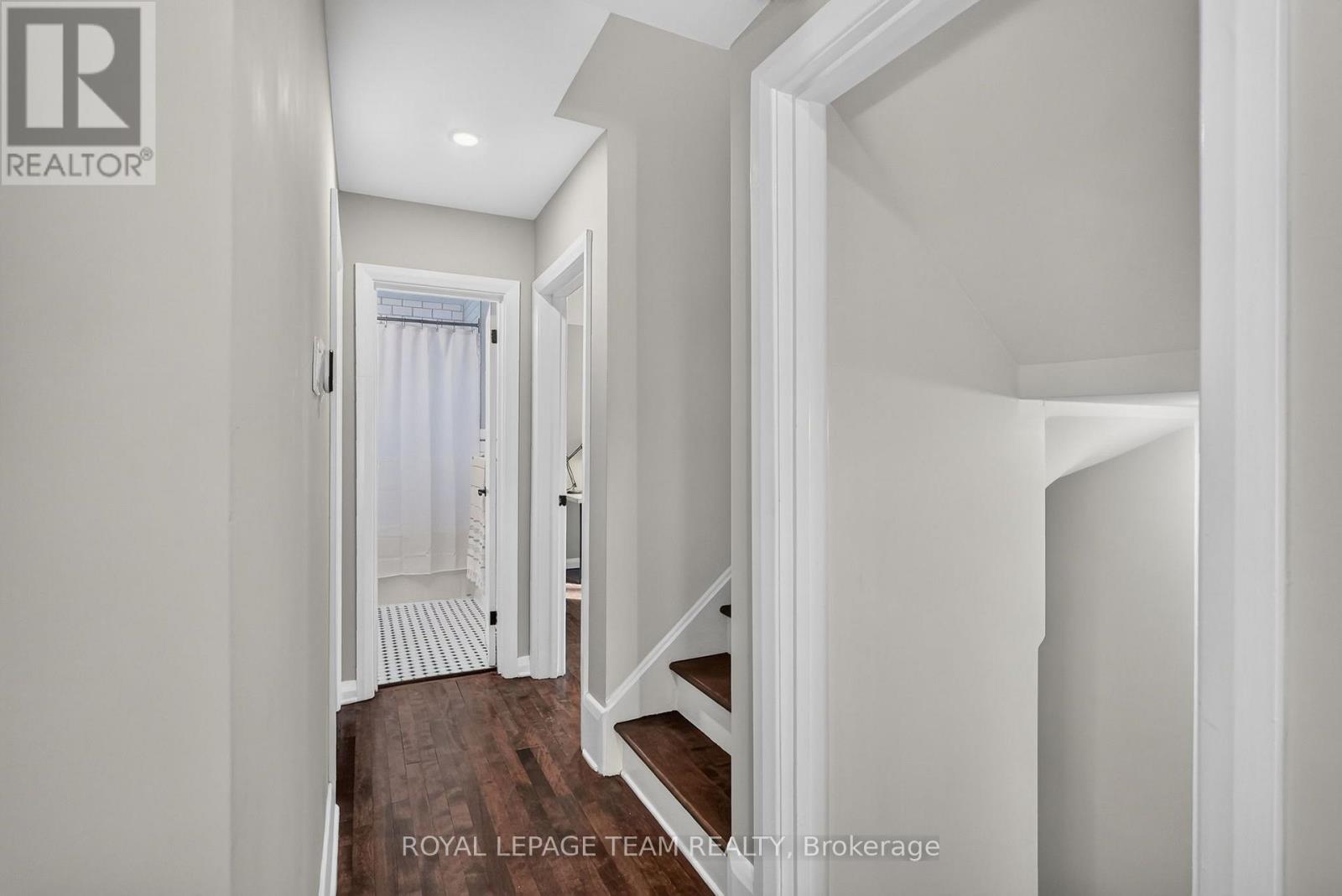 567 REDWOOD AVENUE photo 21