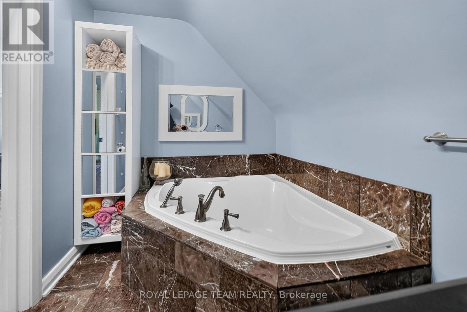 567 REDWOOD AVENUE - 26